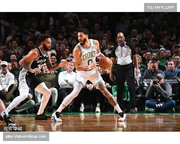 文班亚马替补出场贡献高效 马刺稳居西部第二成赛季黑马